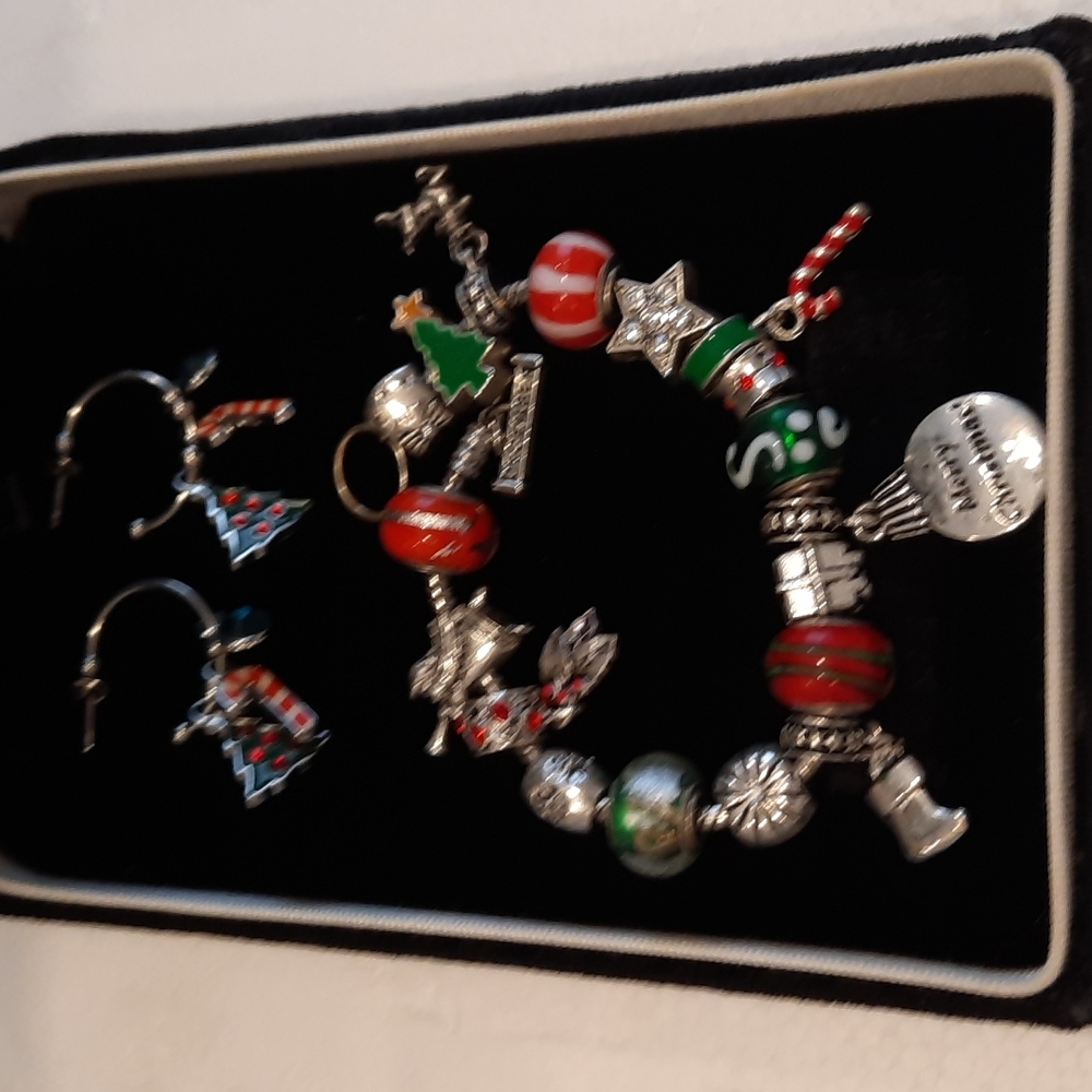 December Willabee&Ward Charm Bracelet - Picture 10 of 10